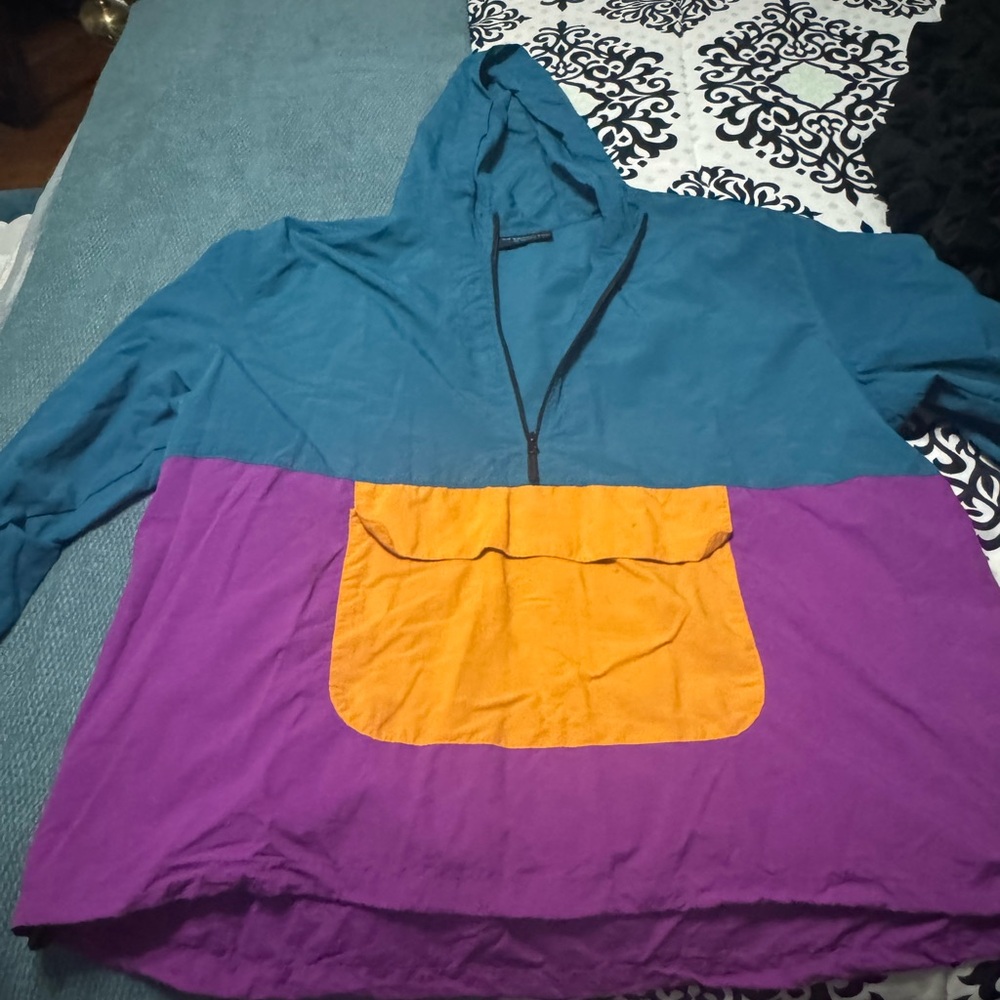 Men’s No Boundaries Colorblock Hooded Pullover
